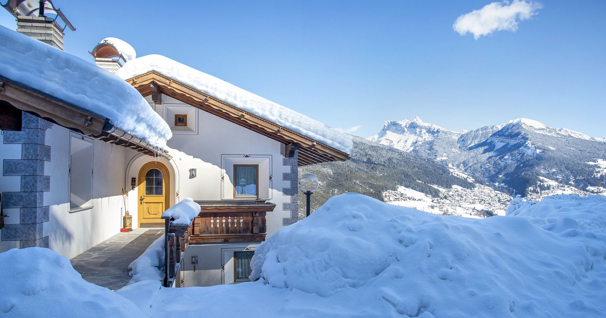 Alpi Bianco Chalet Winter Rosso 200 x 200